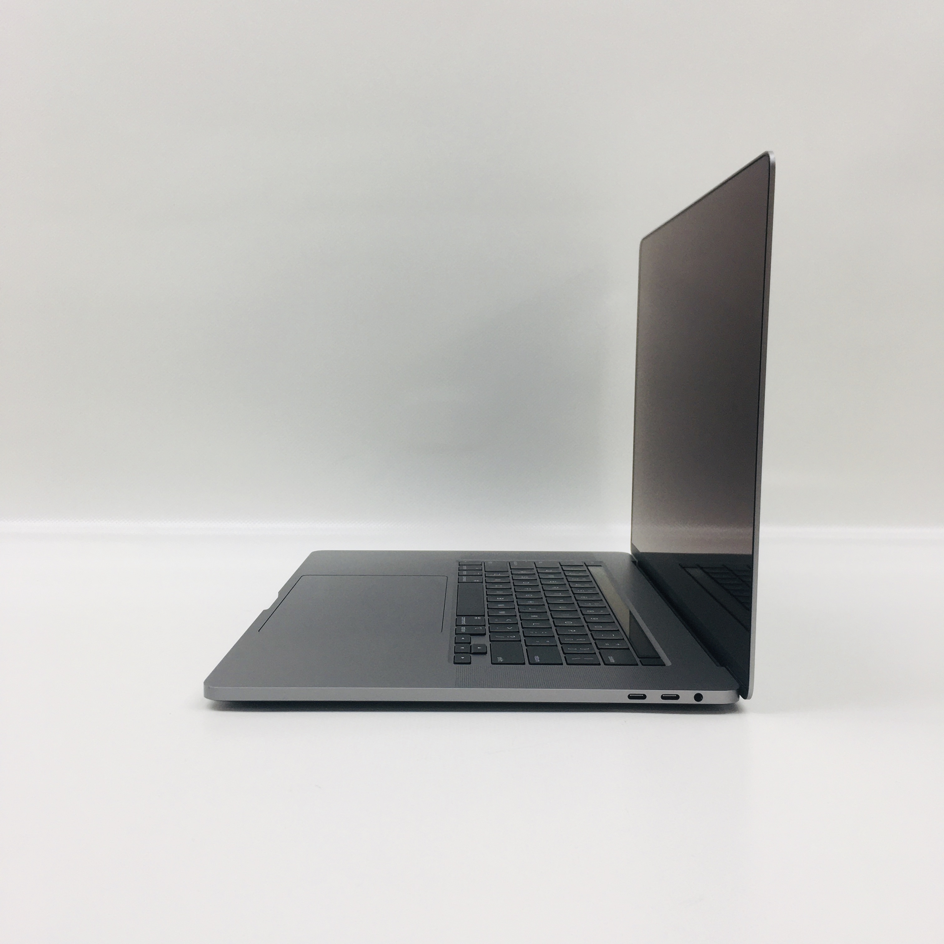 MacBook Pro 16" Touch Bar Late 2019 (Intel 6-Core i7 2.6 GHz 32 GB RAM 512 GB SSD), Space Gray, Intel 6-Core i7 2.6 GHz, 32 GB RAM, 512 GB SSD, image 3